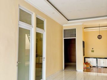 Rumah siap huni di Pinggir jalan Utama Villa Melati Mas BSD City