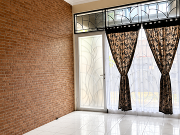 Rumah siap huni di Pinggir jalan Utama Villa Melati Mas BSD City