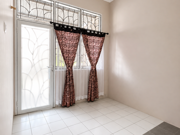 Rumah siap huni di Pinggir jalan Utama Villa Melati Mas BSD City