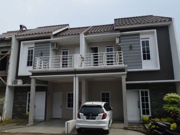 towhouse pinggir jalan