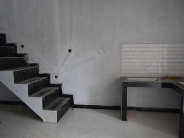 towhouse pinggir jalan