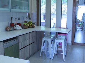 Gran casa en segurisimo condominio
