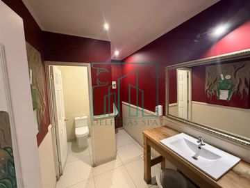 Casa en venta en Lo Barnechea, actualmente restaurant