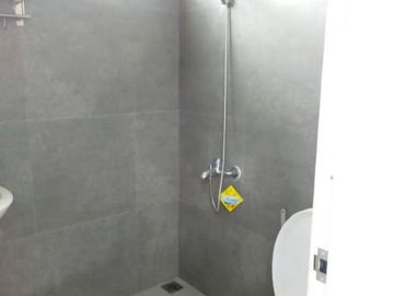 Imelda Rumah Second Dekat Mall DTC dan PIntu Tol Sawangan