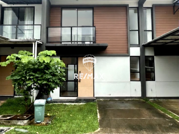 Rumah Cantik 2 Lantai Strategis Nyaman Dekat Kampus UPH Dan Tol
