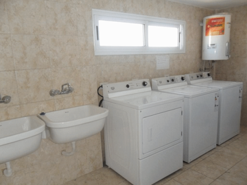 Departamento en Venta en San Cristóbal 2 ambientes 50 m2 + balcón al contrafrente, edificio con amenities, bajas expensas - Av Independencia 2200