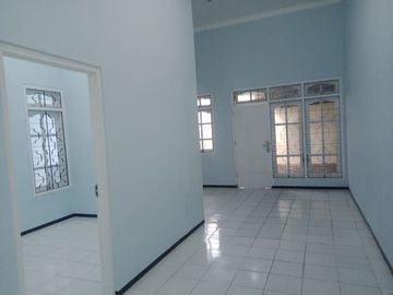 Rumah dijual murah lahan luas dekat kampus UB di kota Malang