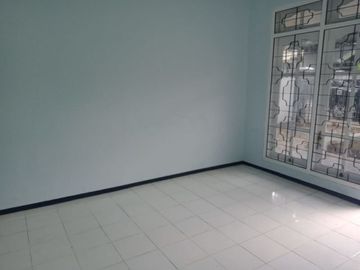 Rumah dijual murah lahan luas dekat kampus UB di kota Malang