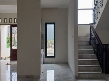 Rumah baru cluster mewah 2,5 lantai di dekat mall Pondok Gede, Bekasi
