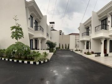 Rumah baru cluster mewah 2,5 lantai di dekat mall Pondok Gede, Bekasi