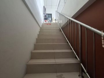 Disewakan Ruko Bekas Dunkin Di Area Pesanggrahan