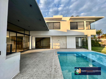 Venta casa a estrenar en Frac. Lomas de Cocoyoc Everest