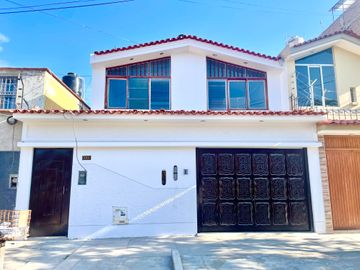 🏠 **Casa para Empresas en Venta - Chiclayo, Perú**

📍 Dirección: Panamérica 111, a sólo una cuadra de la Av Salaverry y del Óvalo Quiñones de Chicla