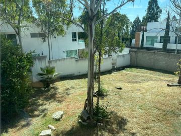 Casa En Venta Con Amplio Jardín en Esquina Villa Satélite La Calera