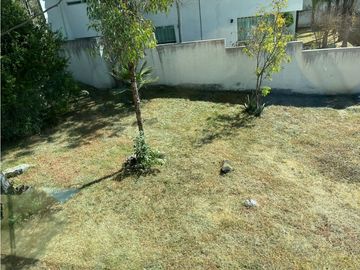 Casa En Venta Con Amplio Jardín en Esquina Villa Satélite La Calera