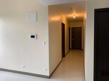 DC00005- FOR LEASE 3 BR UNIT WITH BALCONY AT ST. MORITZ MCKINLEY WEST