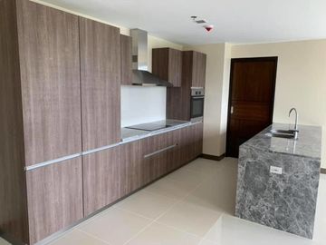 DC00005- FOR LEASE 3 BR UNIT WITH BALCONY AT ST. MORITZ MCKINLEY WEST