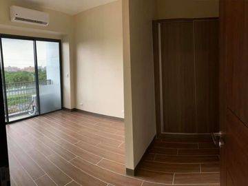 DC00005- FOR LEASE 3 BR UNIT WITH BALCONY AT ST. MORITZ MCKINLEY WEST