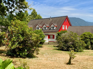 Preciosa Casona histórica frente al lago Panguipulli