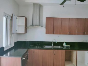 Fully Furnished with 4 bedroom and Swimming Pool for RENT in Hensonville Angeles City