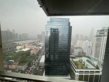 1 Bedroom Condo for sale at Circle Condominium