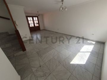Vendo Casa de 3 pisos en conjunto sector Calderón