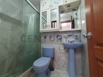 Vendo Casa de 3 pisos en conjunto sector Calderón