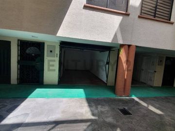 Vendo Casa de 3 pisos en conjunto sector Calderón