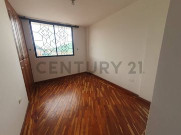 Vendo Casa de 3 pisos en conjunto sector Calderón
