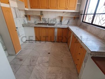 Vendo Casa de 3 pisos en conjunto sector Calderón