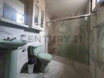 Vendo Casa de 3 pisos en conjunto sector Calderón