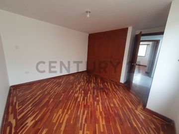 Vendo Casa de 3 pisos en conjunto sector Calderón