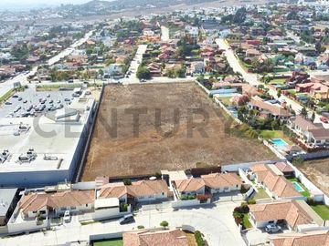 Se vende gran terreno en Peñuelas