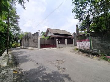 Mobil Simpangan, Tanah Kavling Bebas Pajak di Jakal