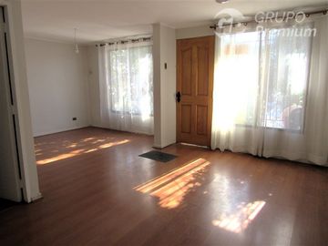 Casa 3D con 169 m de terreno y estacionamiento cerrado