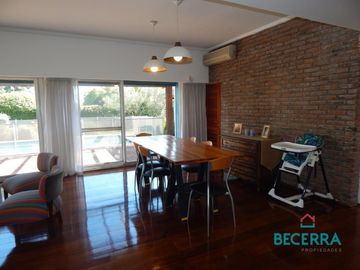 Chalet en venta en Villa Club