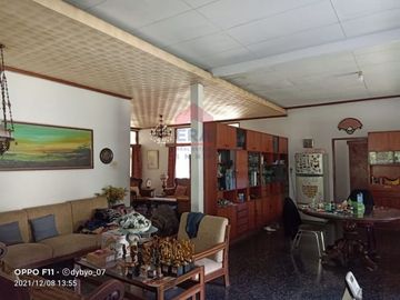 Rumah dengan tanah Luas jln Bukit Raya Ciumbuleuit