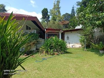 Rumah dengan tanah Luas jln Bukit Raya Ciumbuleuit