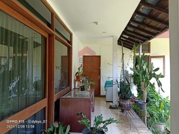 Rumah dengan tanah Luas jln Bukit Raya Ciumbuleuit