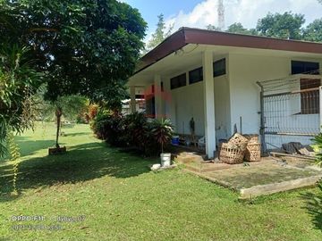Rumah dengan tanah Luas jln Bukit Raya Ciumbuleuit