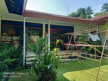 Rumah dengan tanah Luas jln Bukit Raya Ciumbuleuit