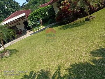 Rumah dengan tanah Luas jln Bukit Raya Ciumbuleuit