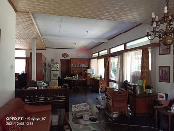Rumah dengan tanah Luas jln Bukit Raya Ciumbuleuit