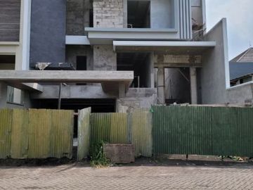 Di jual rumah baru /gress water front - citraland, surabaya barat