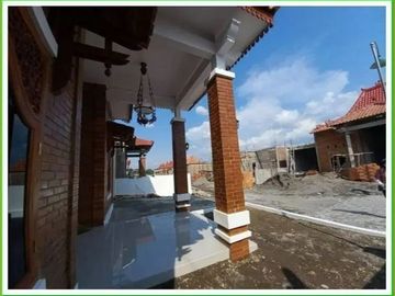 Rumah Jawa Modern Dengan Limasan ; Kawasan Asri