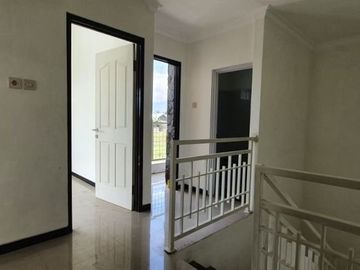 rumah modern artistik di karangploso harga 600 jt an