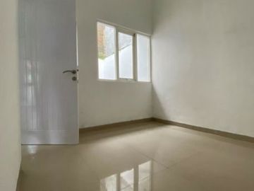 Rumah Baru Gress Green Semanggi Hadap Utara Listrik 1300 watt