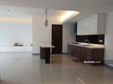 For Rent 4BR Luxury Semi Furnished Apartemen at Fatmawati