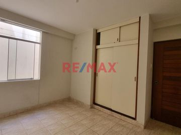 🏡 DEPARTAMENTO EN VENTA EN LA URBANIZACIÓN SANTA VICTORIA – 2DO PISO

📍 Ubicación privilegiada, a pocos pasos del Paseo Las Musas,
a dos cuadras d