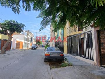 🏡 DEPARTAMENTO EN VENTA EN LA URBANIZACIÓN SANTA VICTORIA – 2DO PISO

📍 Ubicación privilegiada, a pocos pasos del Paseo Las Musas,
a dos cuadras d